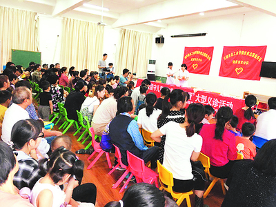 芜湖市总工会组织劳模开展大型义诊活动 弘扬模范精神，服务百姓健康